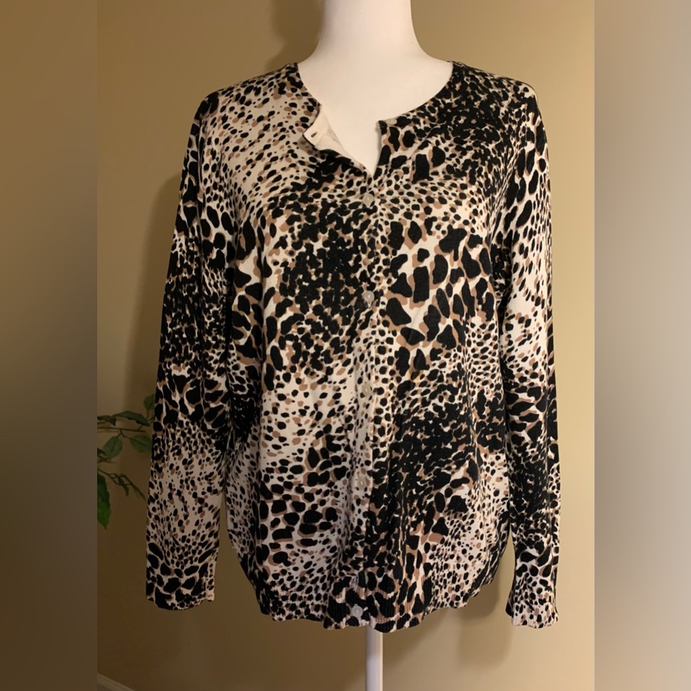EUC Sweater: Cardigan, Button-Up, Collarless, Cheetah Print